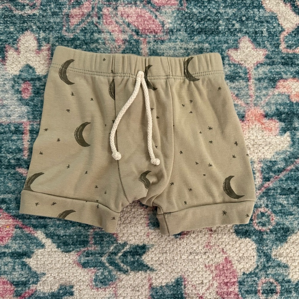Childhoods Clothing Moon and Stars Kids Shorts Size 2T